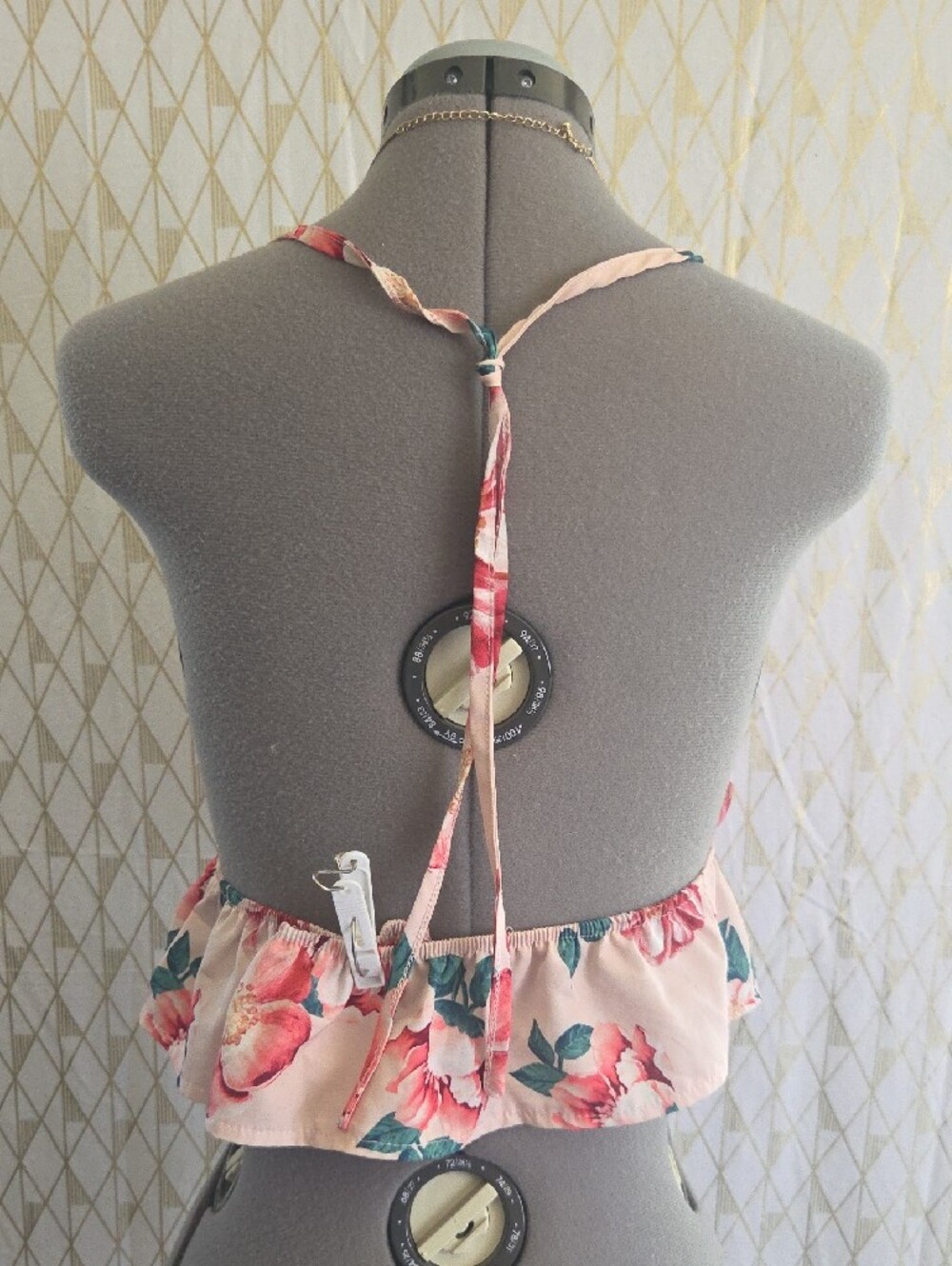 Floral Pink Ruffle Hem V-Neck Crop Top - Picture 2 of 2